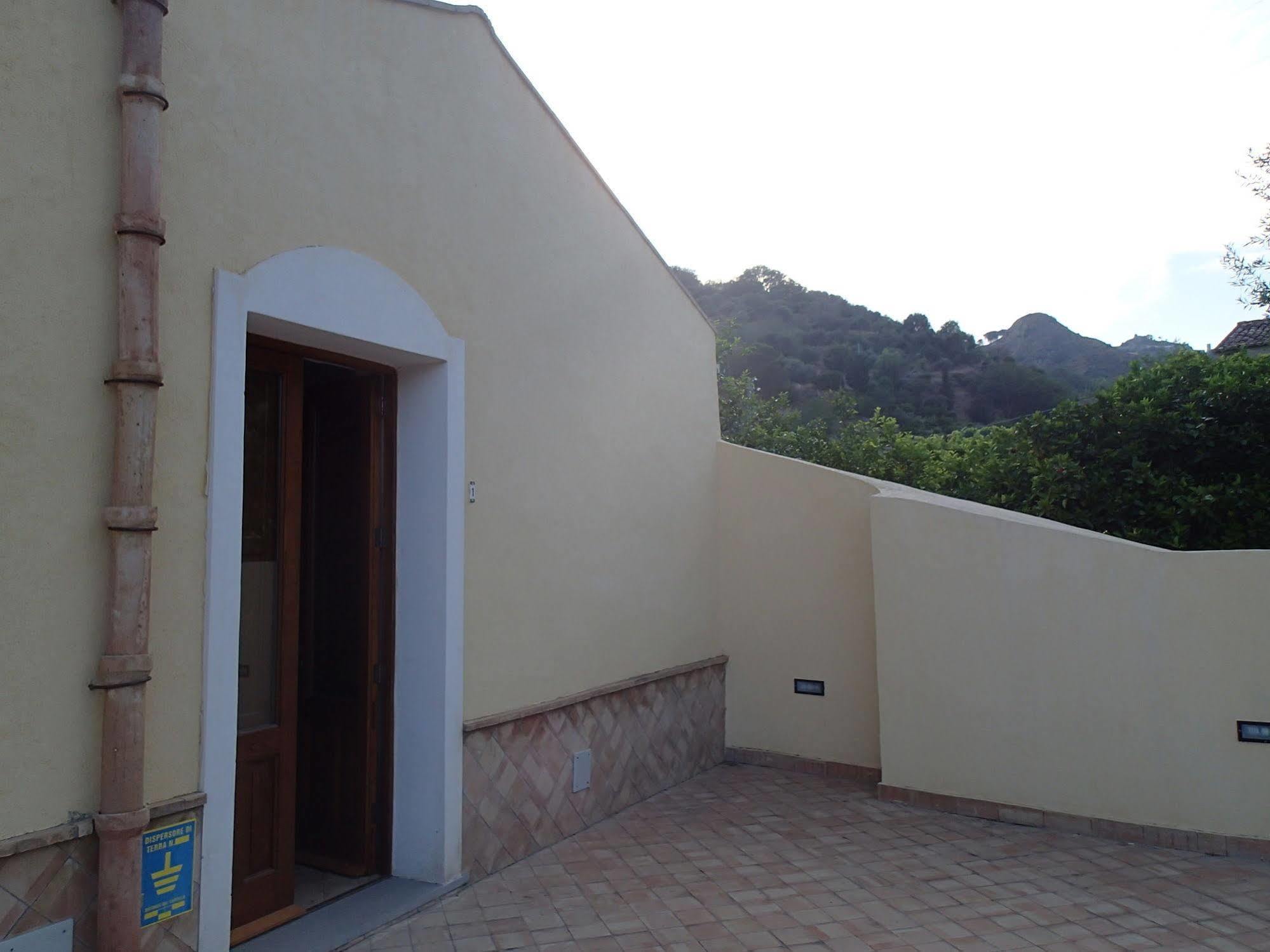 Patitiri Guest House Santa Teresa Di Riva Exterior photo