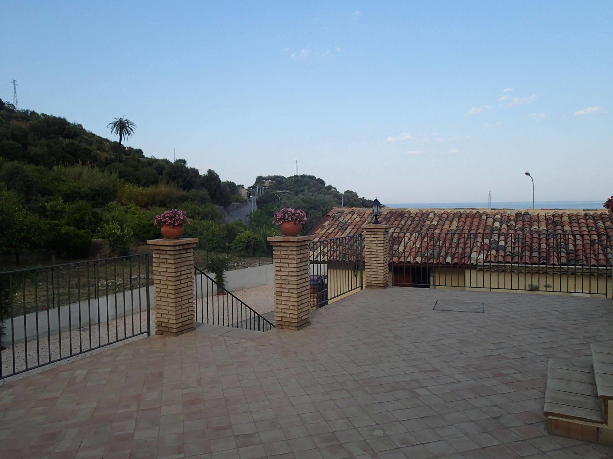 Patitiri Guest House Santa Teresa Di Riva Exterior photo
